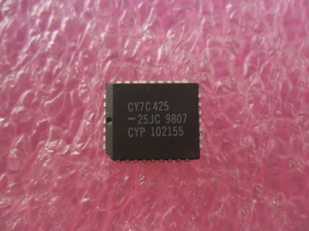 CY7C425-25JC: 1k X 9 Asynchronous Fifo PLCC-32 NEW