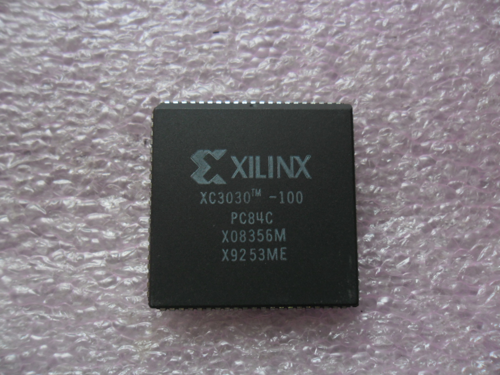 XC3030-100 PC84C: LOGIC CL ARRAY 3000GAT programmable PLCC84 SOCKET PULLS
