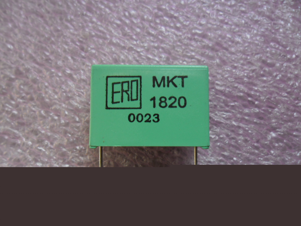 MKT1820522255: MKT1820 2.2UF 2.2µ/250V FILM POLYESTER CAP RADIAL P22.5mm 26x10x17.7mm