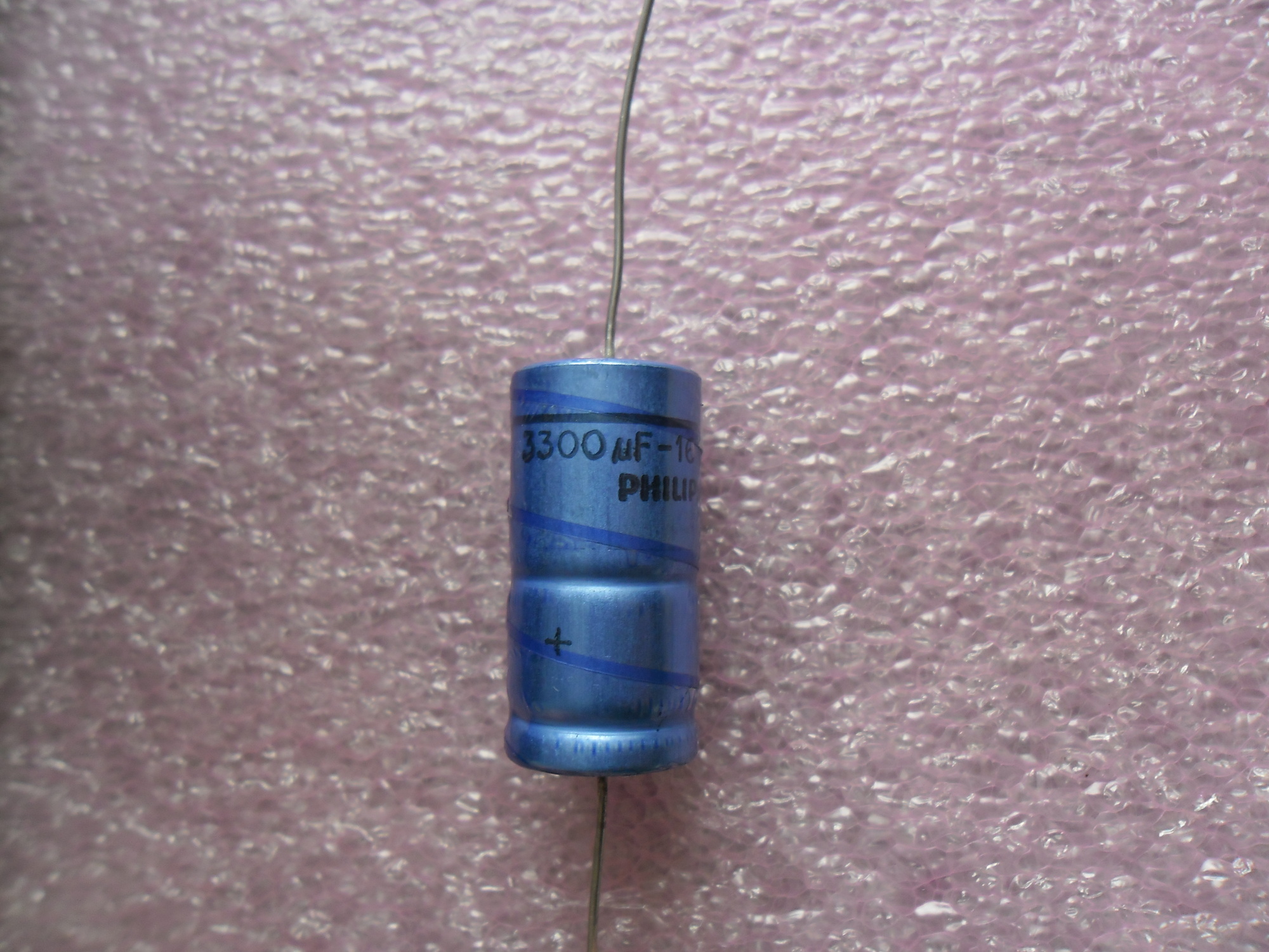 3300UF 3300µ/16V 105°C ALUMINUM ELEC CAP AXIAL: 16x30mm 105°C ALUMI ELEC AXIAL CAP > TVX1C332MCD