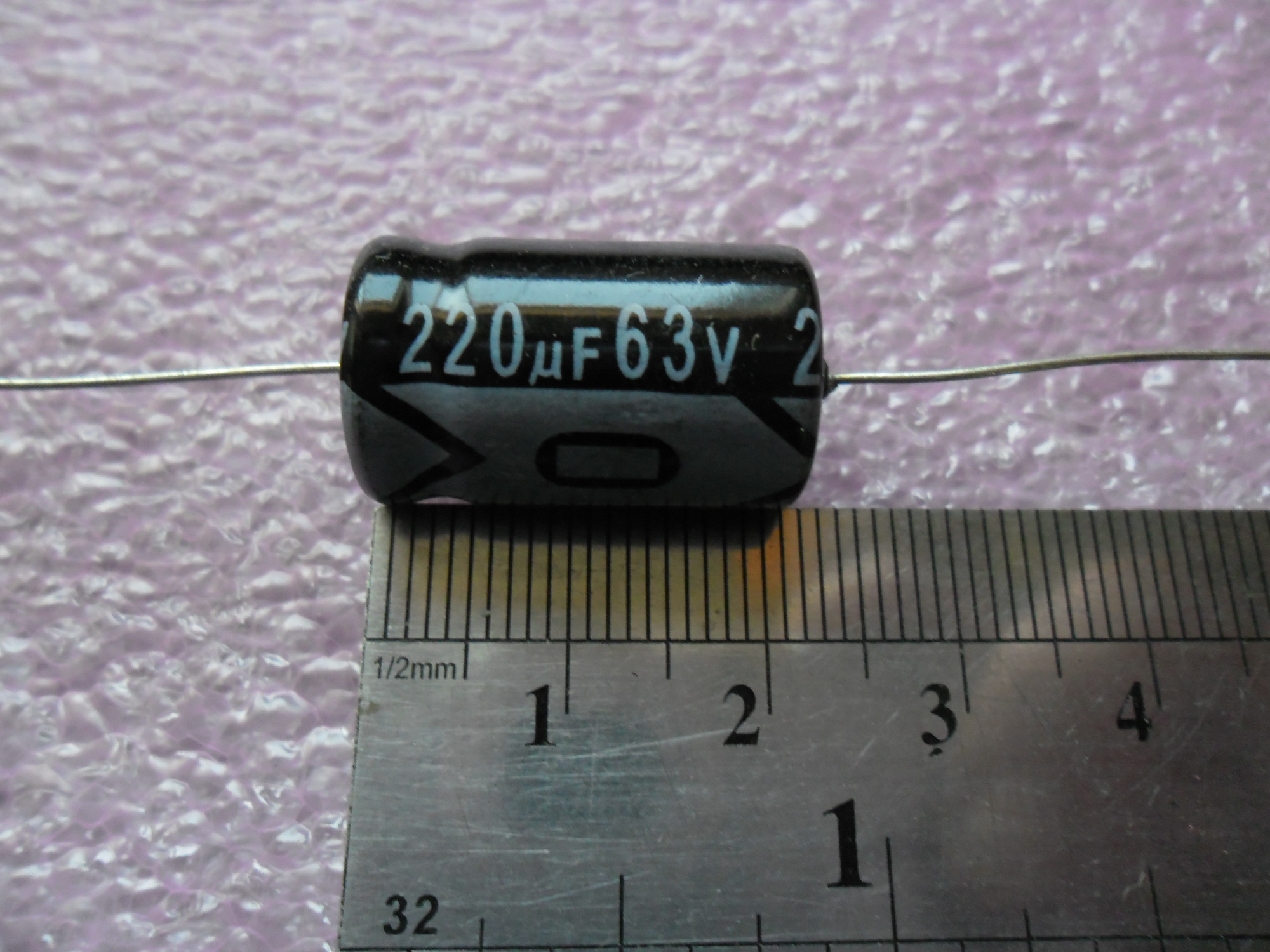 470UF 470µ/63V ELEC AXIAL ALUM CAP: 105DEG 13X26mm