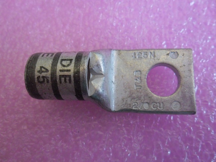 TERMINAL RING 54110 - CLOSE - נעל כבל: Copper One-Hole Lug Straight Barrel 35KV, 2/0 AWG Wire, 3/8