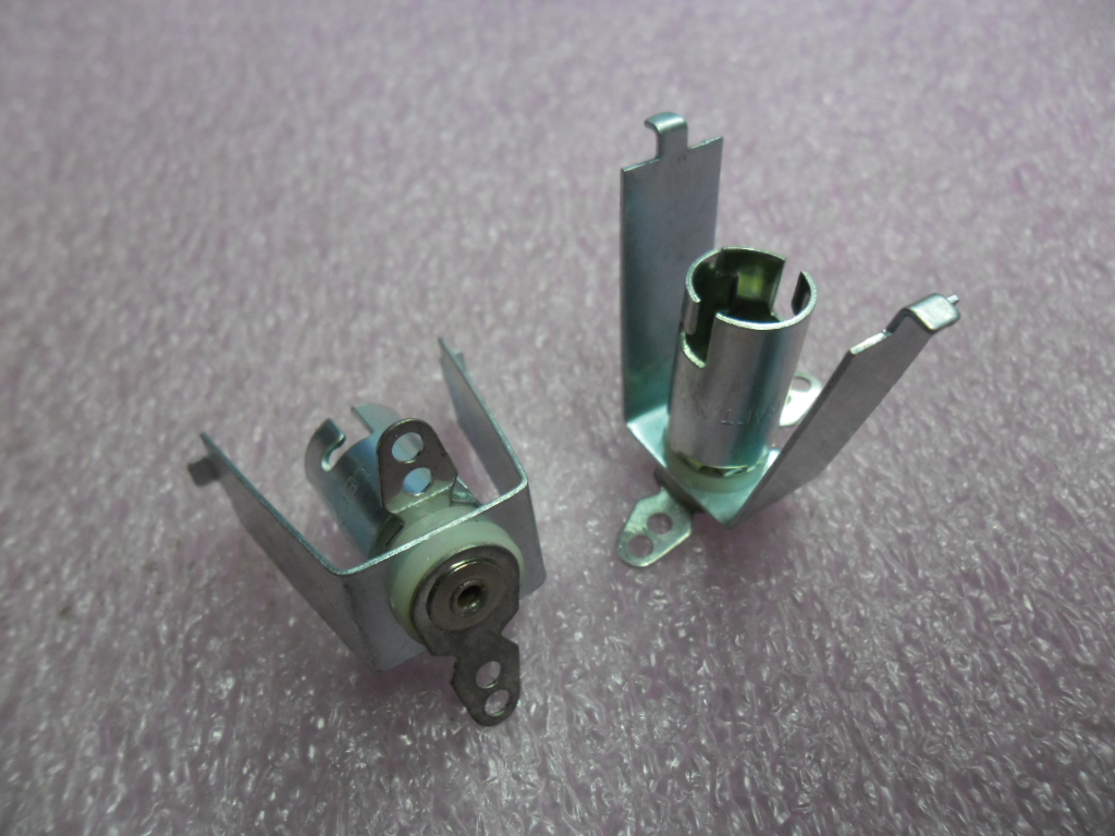 H23FFN 60-000-17135 בית נורה ביונט: BAYONET 10MM BULB LAMP HOLDER SOCKET AND BRACKET WITH WINGS