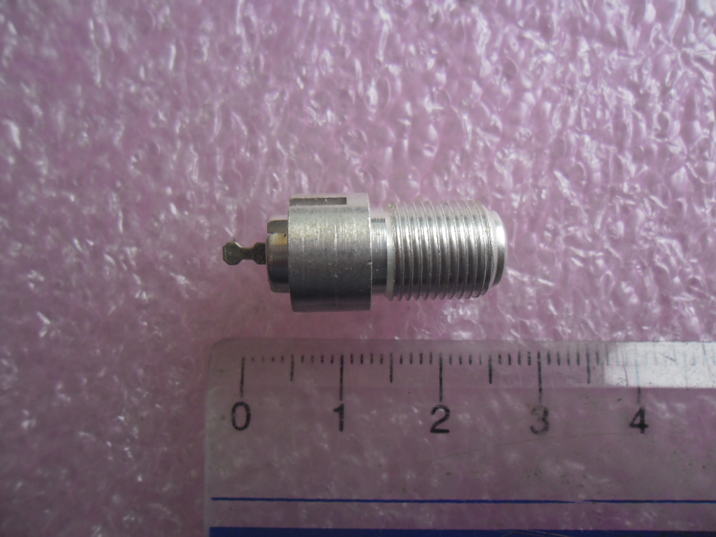 F TYPE FEMALE CON: F TYPE FEMALE JACK CONNECTOR 1.2mm PCB EDGE MOUNT HORIZONTAL 2GHz SILVER + NUT + WASHER