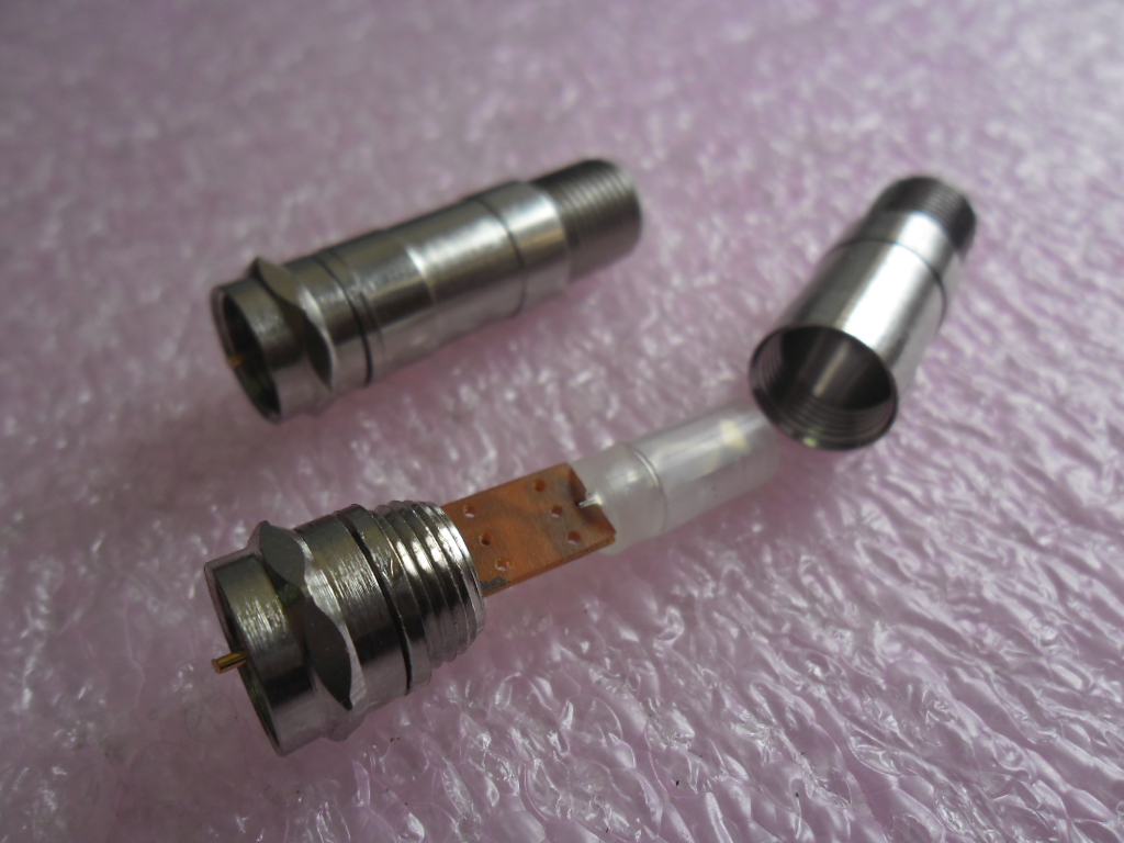 F TYPE ADAPTER WITH ATTENUATOR: F TYPE MALE TO FEMALE ADAPTER CONNECTOR WITH ATTENUATOR HOUSING