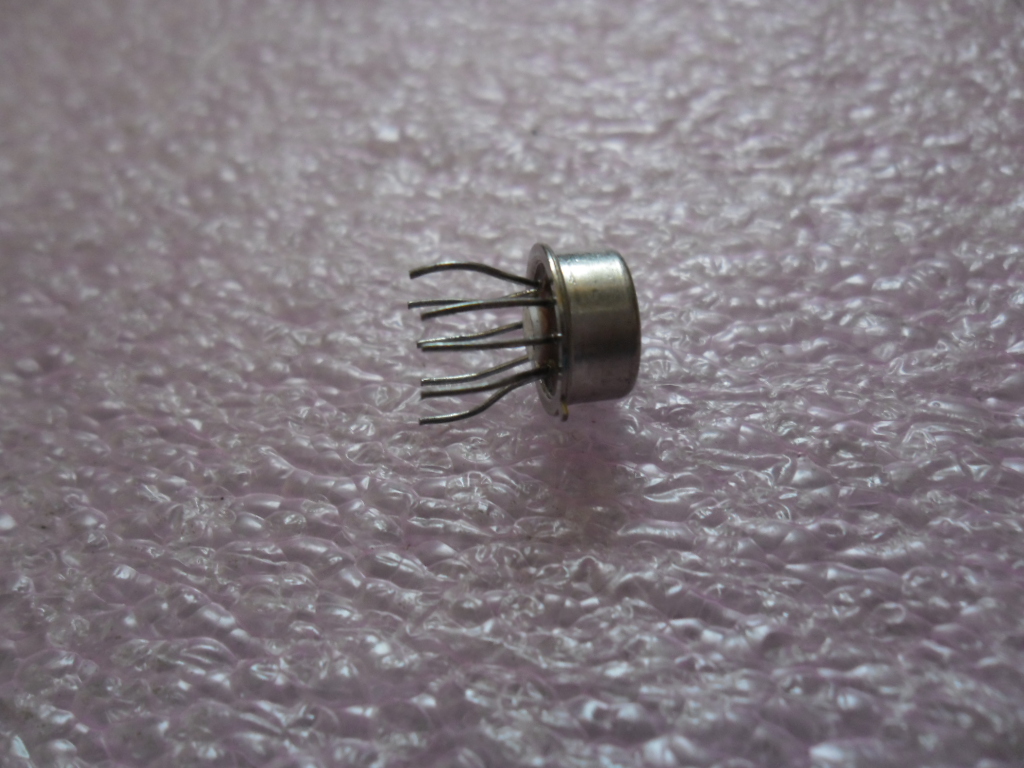 CA3130S: OPAMP 15MHZ LOWBIAS 0.03NA / TO METAL CAN 8-PIN/ CAN REPLACE CA3130E )