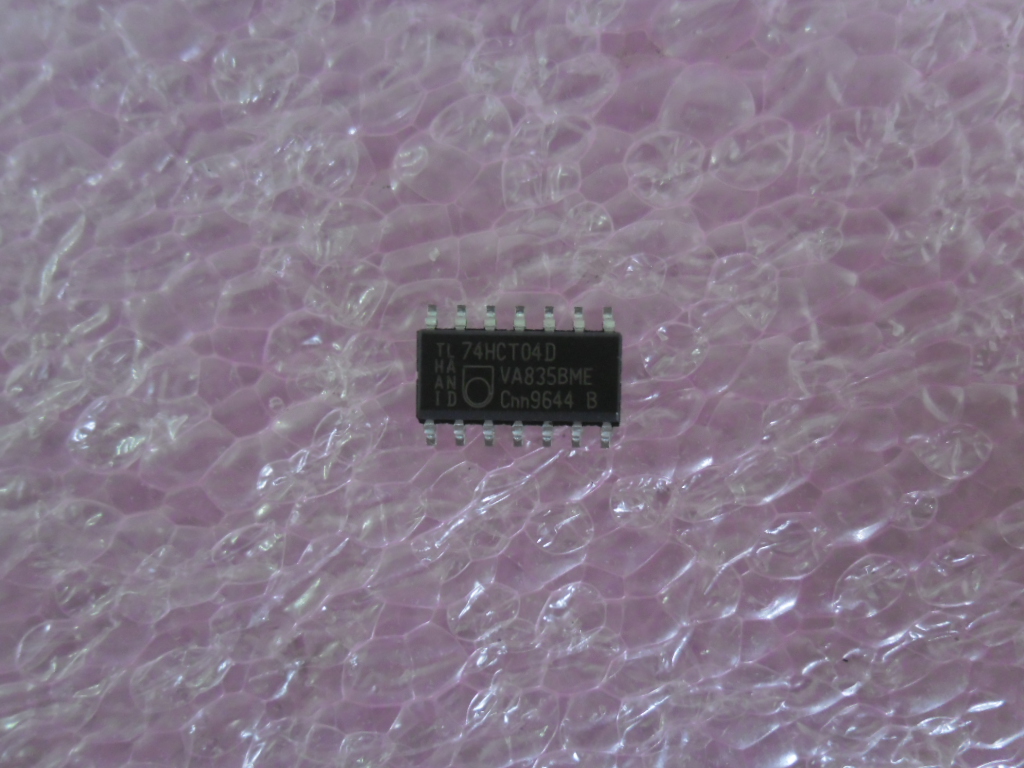 74HCT04D 74HCT04MX = MC74HCT04ADR2 SN74HCT04D CD74HCT04M: HEX INVERTER SMD SOIC-14