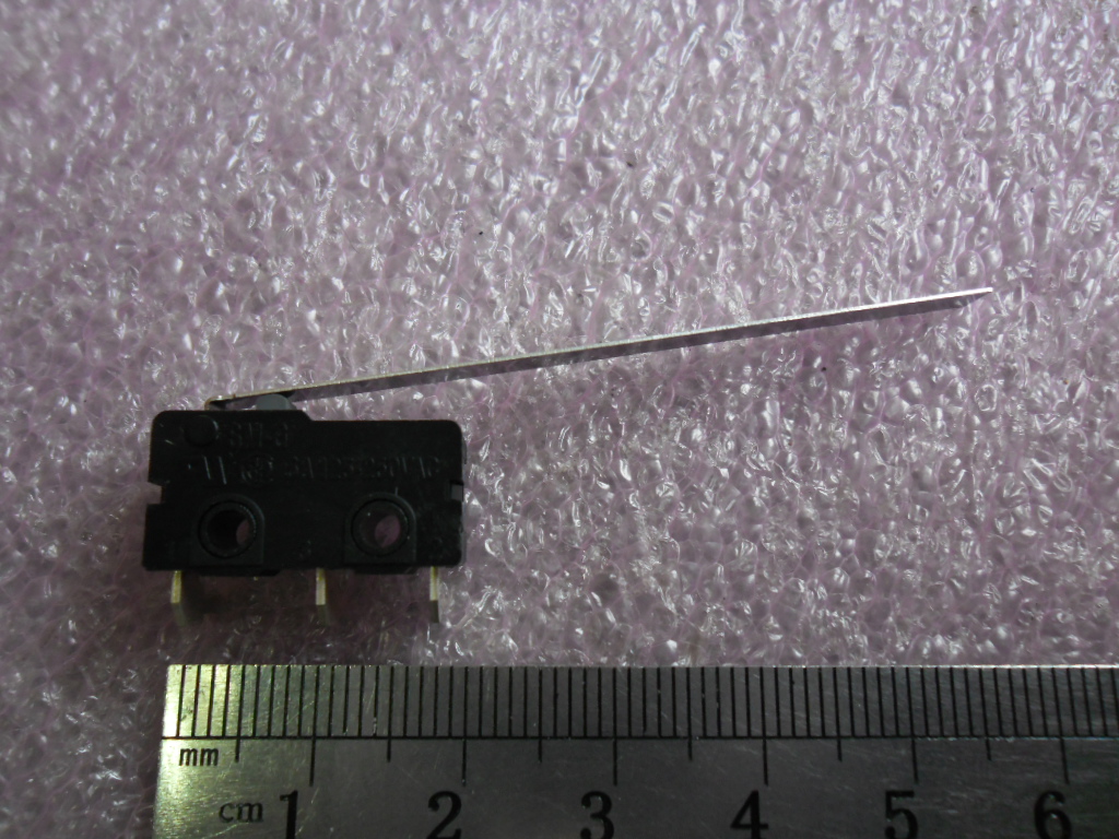 SM-05S-09D: MICROSWITCH LIMIT SWITCH RA 90DEG PCB 5A 250V 55mm LEVER LONG מנוף ארוך