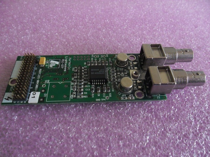 RF AMPLIFIER DUAL CHANNER 221-0043061-01: contains : Bnc jack 414409-1 , MCL TO-75 , CY7B923-JC 2pcs of ea.