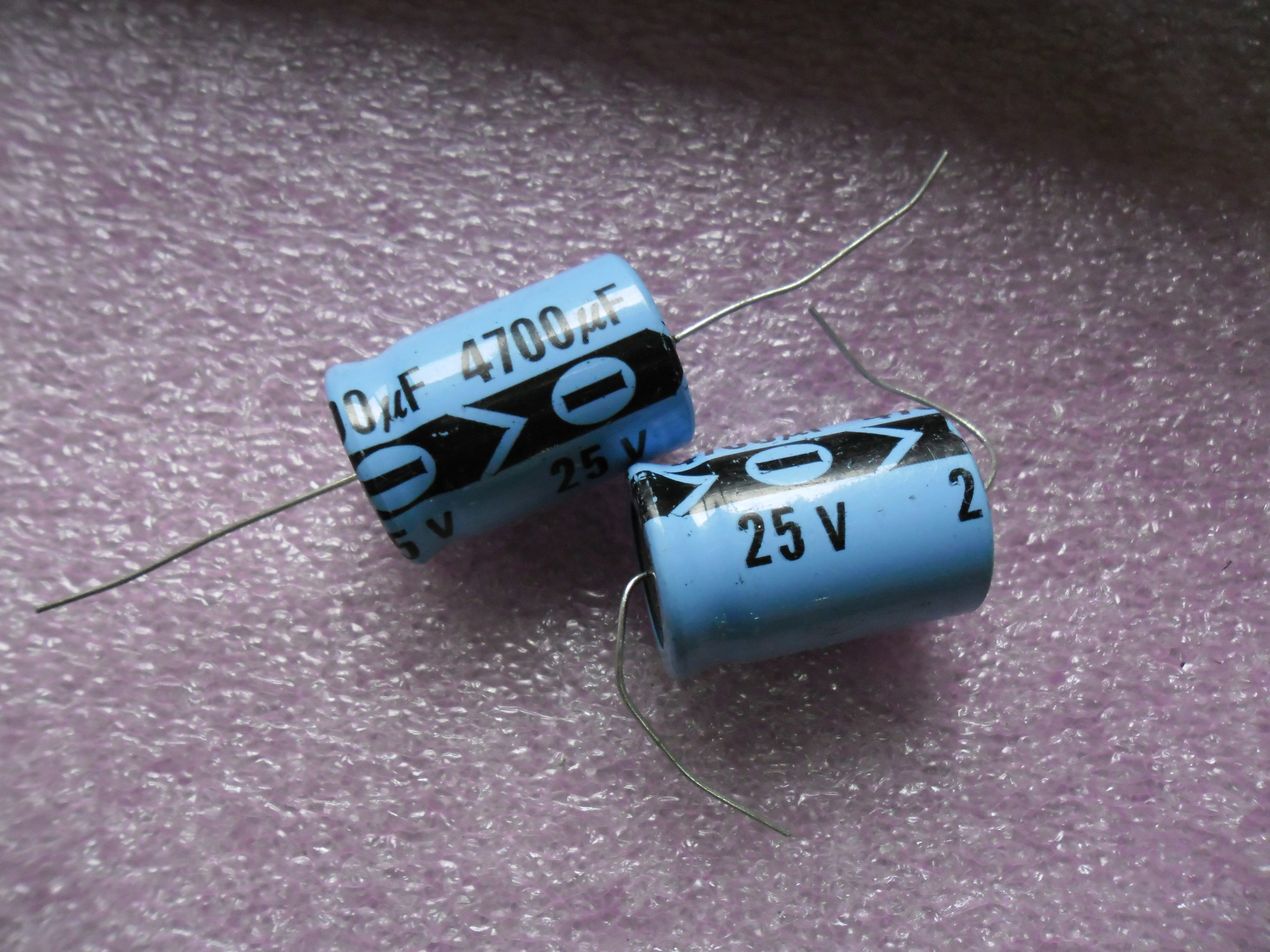 4700UF 4700µ/25V AXIAL ELEC ALUM CAP: 22x33mm 85DEG