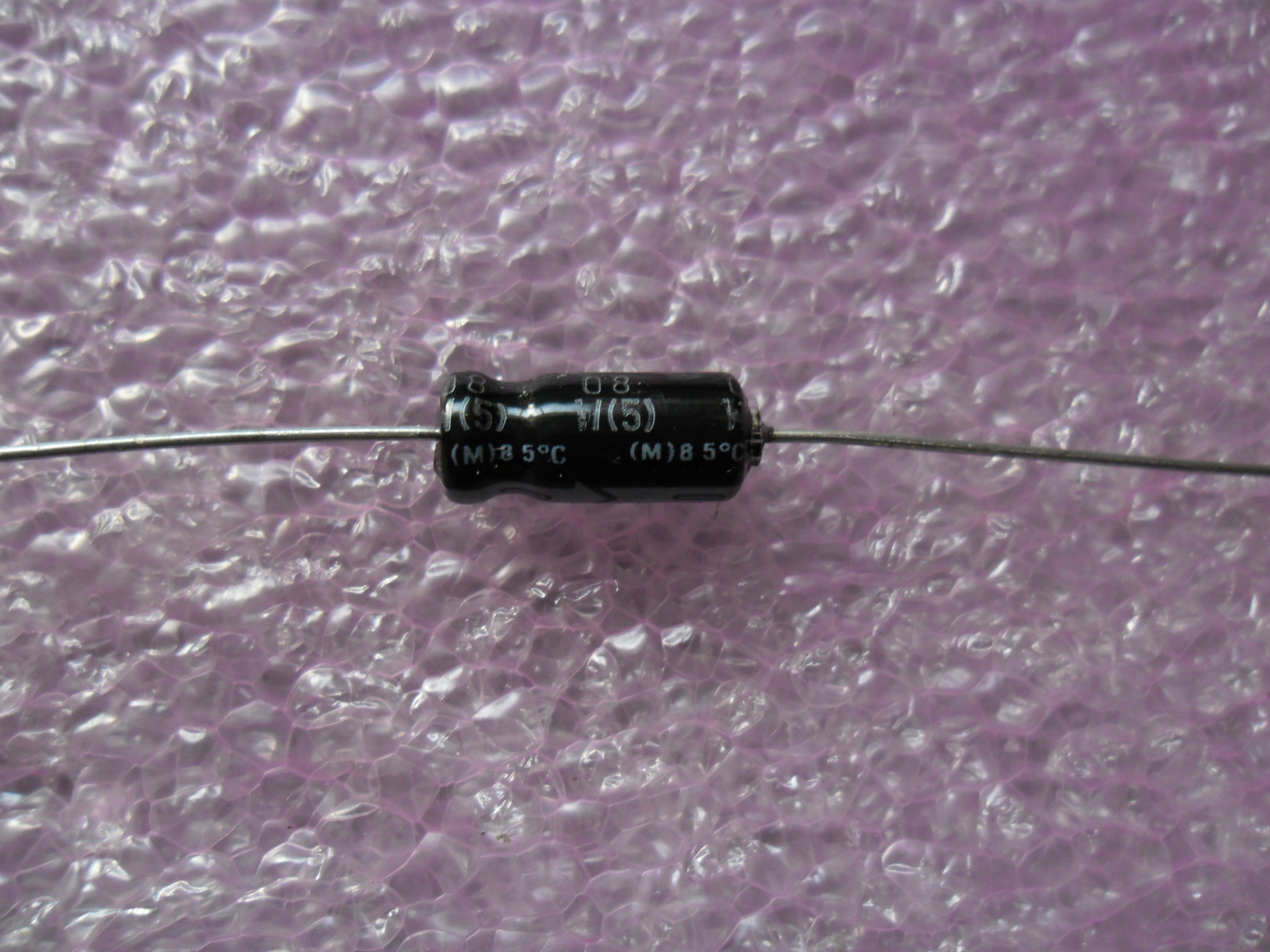 1UF 1µ/100V 1MFD ELEC ALUM AXIAL CAP: 4.7X10.5MM LONG LEADS 85DEG