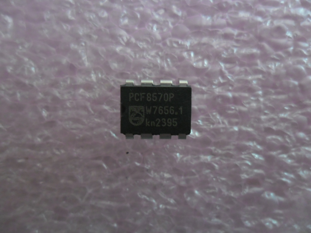 PCF8570P/F5: IC 256 x 8-bit static low-voltage RAM with I²C-bus interface DIP-8 Obsolete